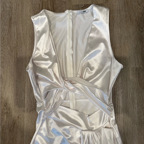 Fashion Nova White Thicker Satin Cut Out Mini Dress With Dramatic Waist Tie - Picture 4 of 5